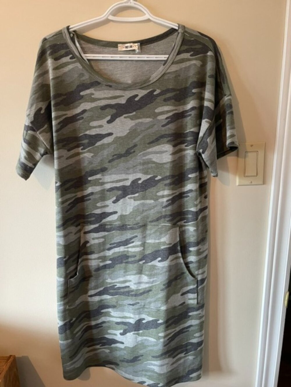 FIRST LOVE Grey/Grn CAMO Shrt Slve Pouch Pocket Crew Neck Tunic Dress Sz XL